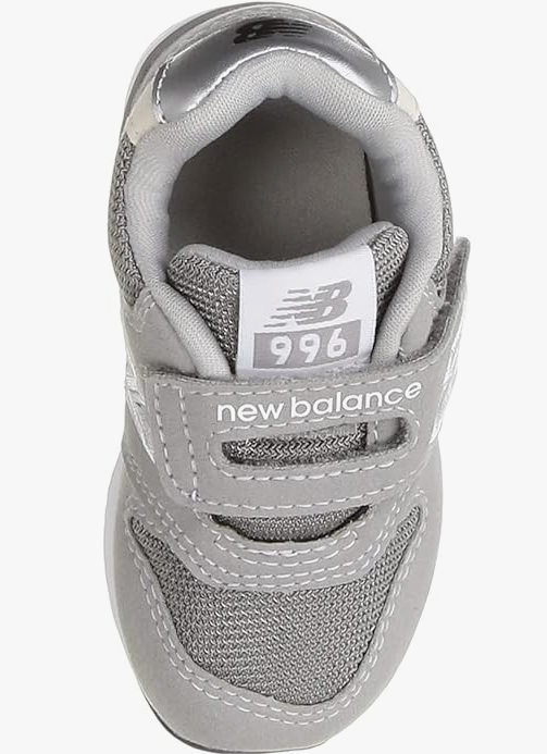 996はベルトにNewbalanceの文字あり